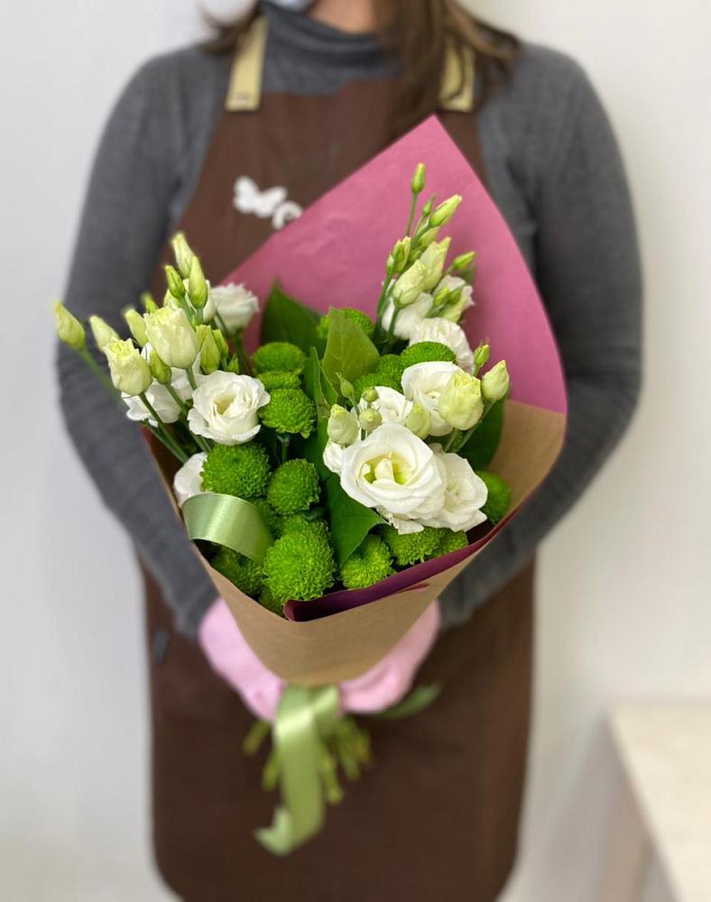 Букет морозный день в Агидели Букет цветов из: Хризантемы и Лизиантусы в Агидели