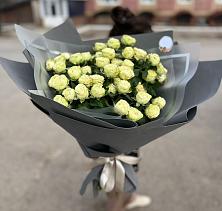Букет Белые кустовые розы Солинеро в Агидели