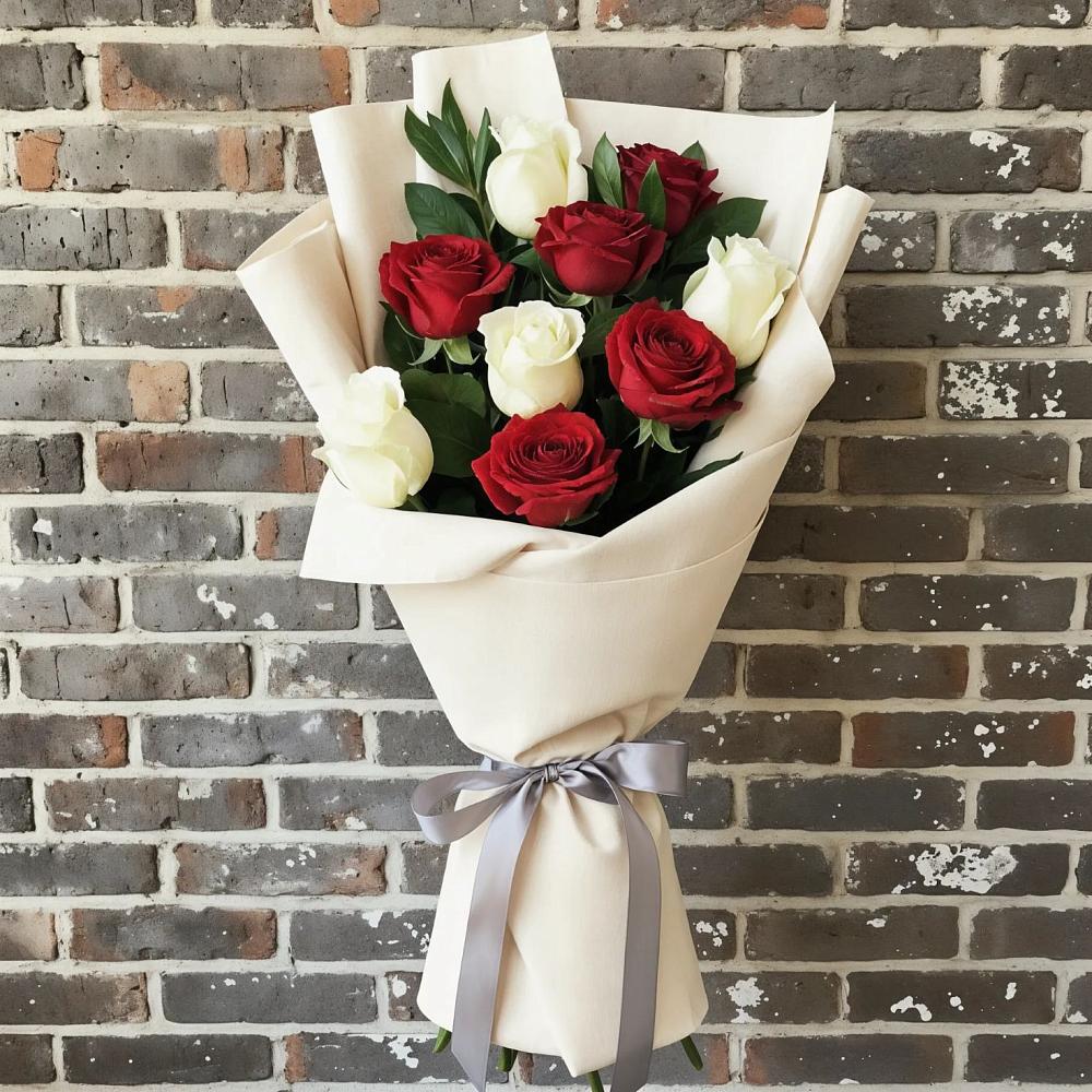 Букет красно-белые розы в Агидели Букет цветов из: Розы в Агидели