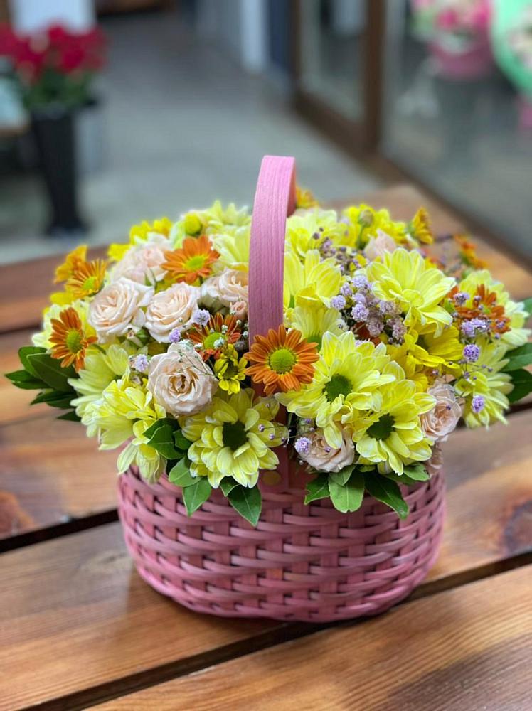 Цветочная композиция из Хризантемы и Розы в корзине в Агидели